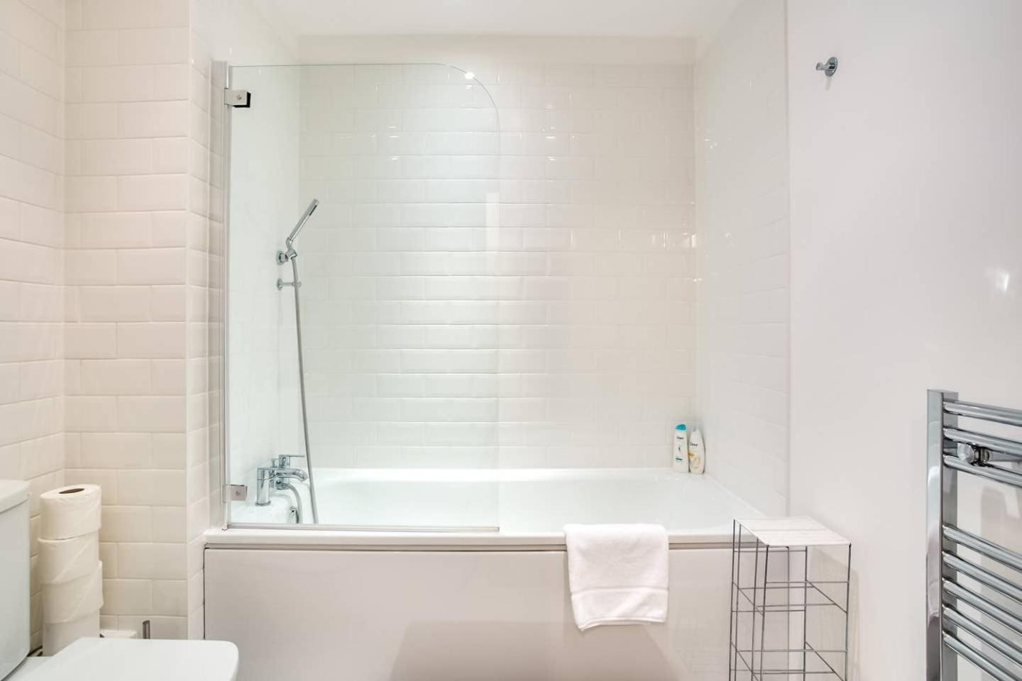 Guestready - Comfort By The Thames, W/ Balcony Appartement Londen