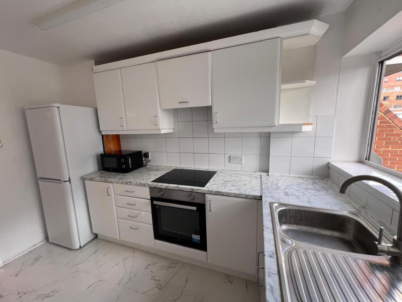Queens Way Appartement *