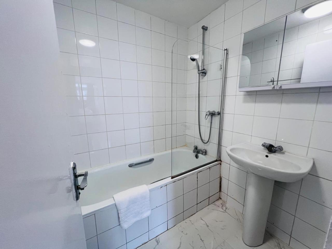 Queens Way Appartement *