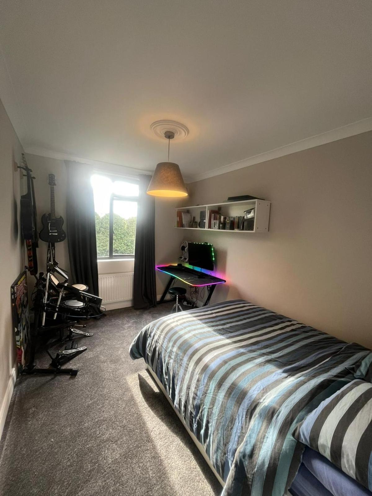 Three Bedroom Family With Garden In Walthamstow Hébergement de vacances