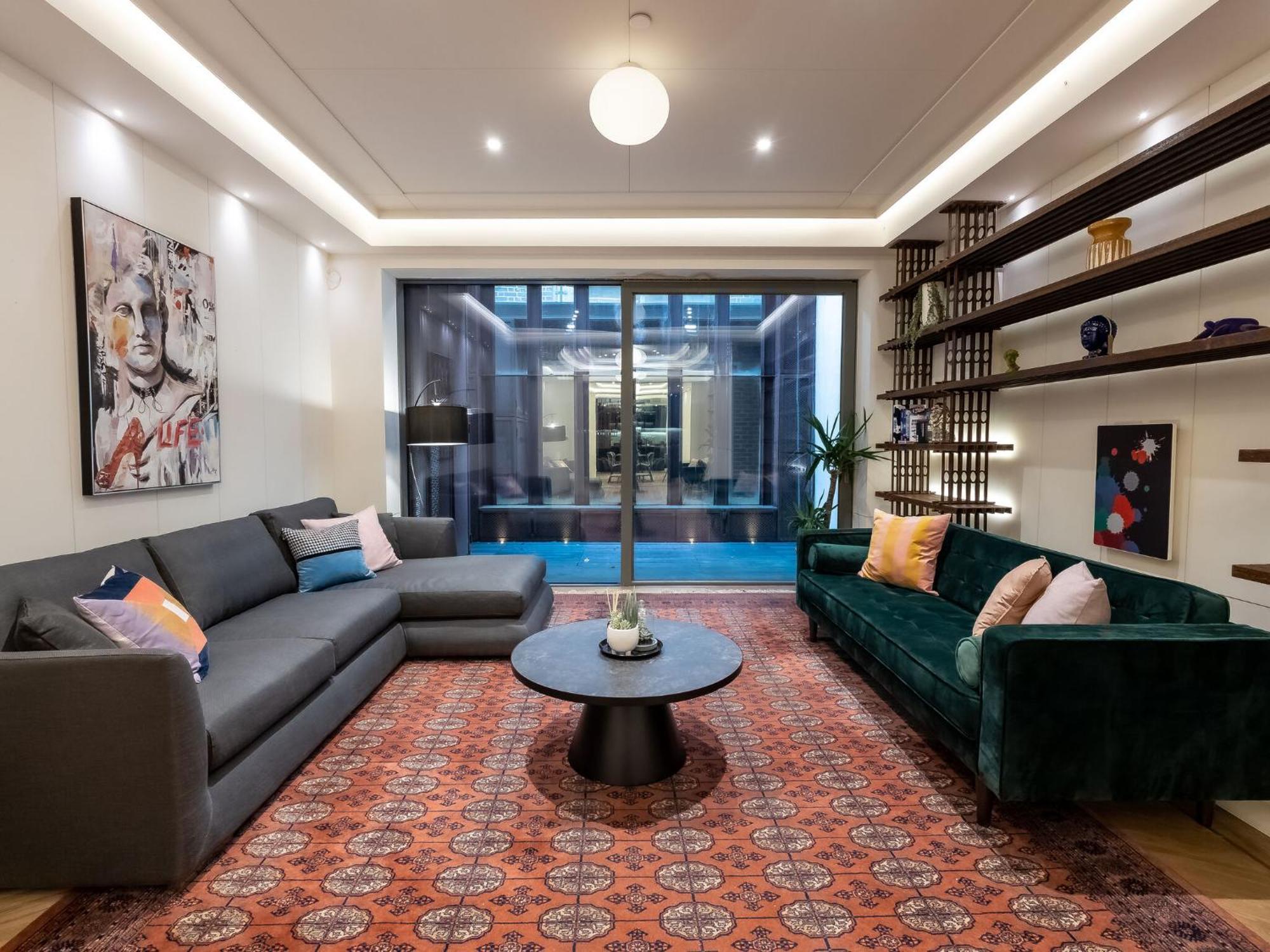 Modern Deluxe Five Bedroom House Near Chalk Farm Station By Belvilla London