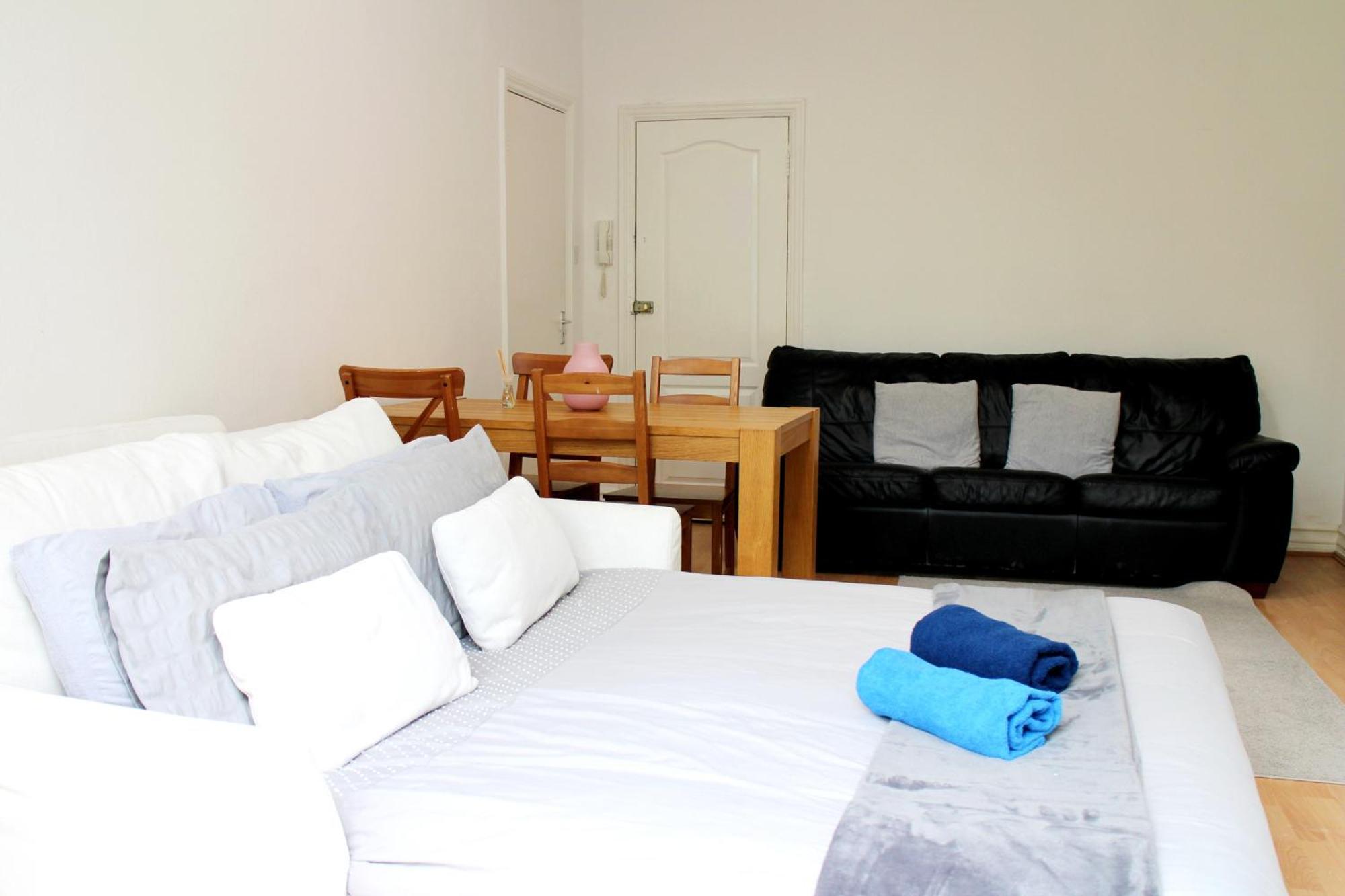 Large Garden On Golders High Road Apartment London