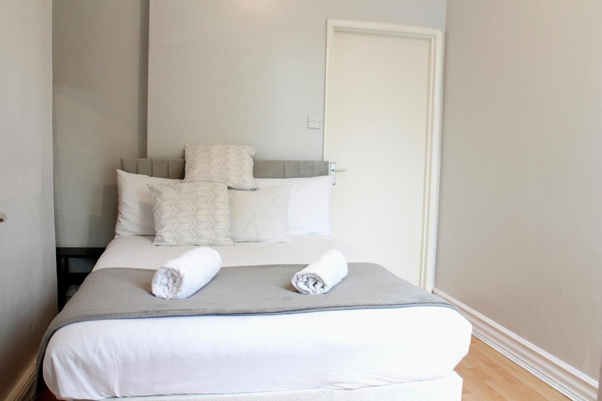Large Garden On Golders High Road Apartment