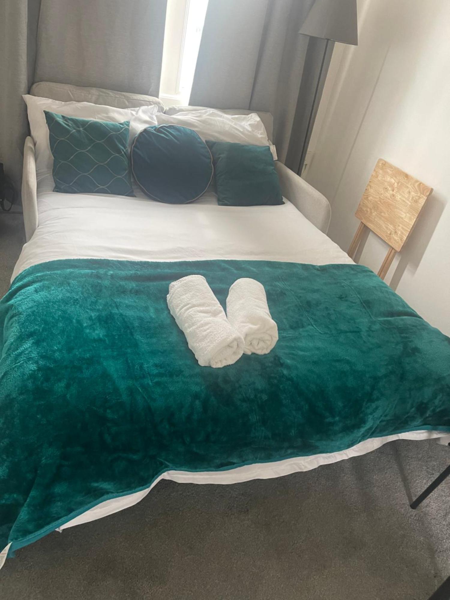 Tooting - Cosy 2 Bedroom House With Garden, 5 Mins Walk To Tube Station Holiday home