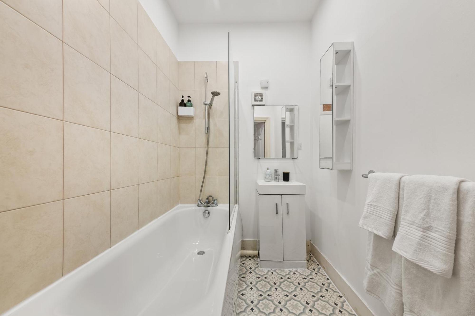 Londwell, Stylish Mayfair Apartment *