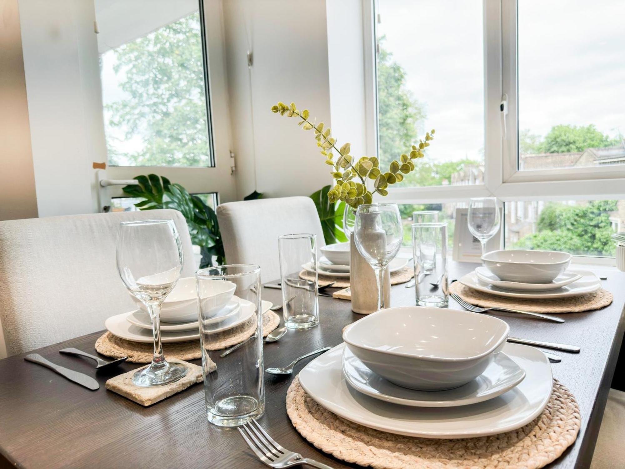 Charming 2-bedroom Flat With Private Balcony Near Islington Station, Canonbury Londres