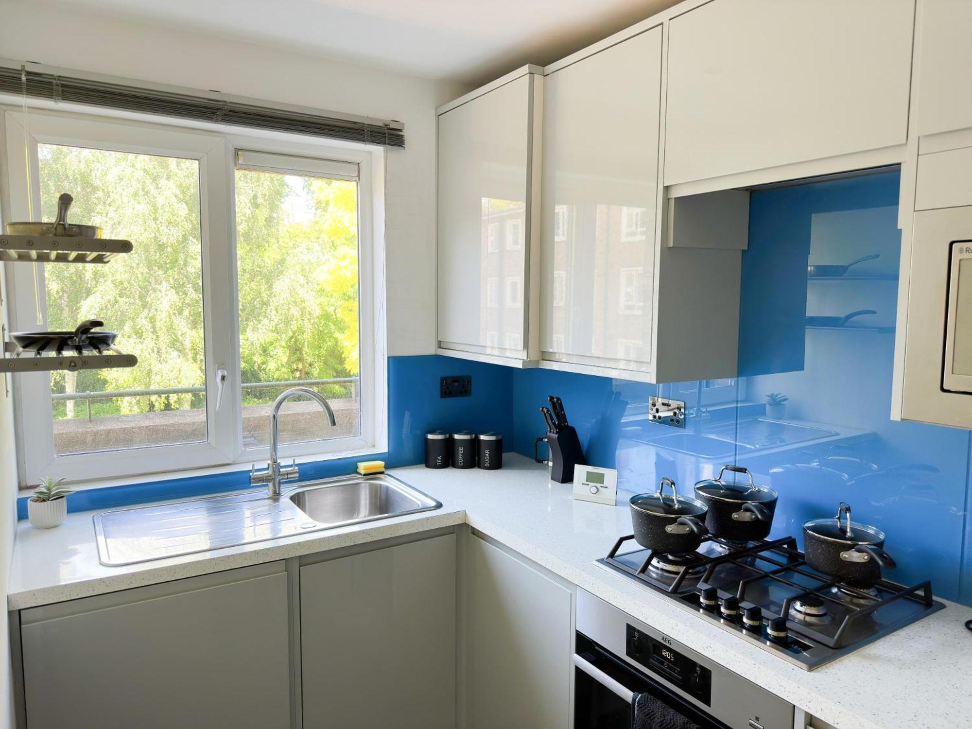 Charming 2-bedroom Flat With Private Balcony Near Islington Station, Canonbury *