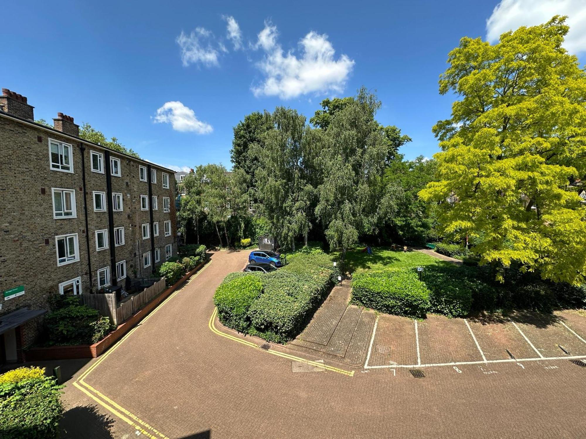 Charming 2-bedroom Flat With Private Balcony Near Islington Station, Canonbury *