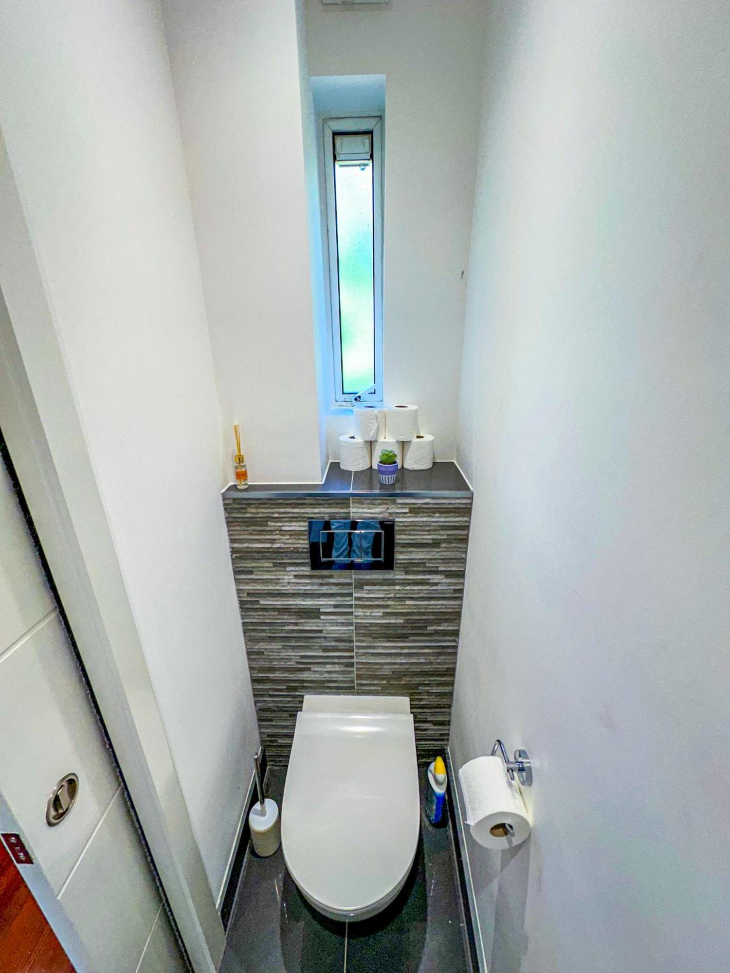 Charming 2-bedroom Flat With Private Balcony Near Islington Station, Canonbury * Londres