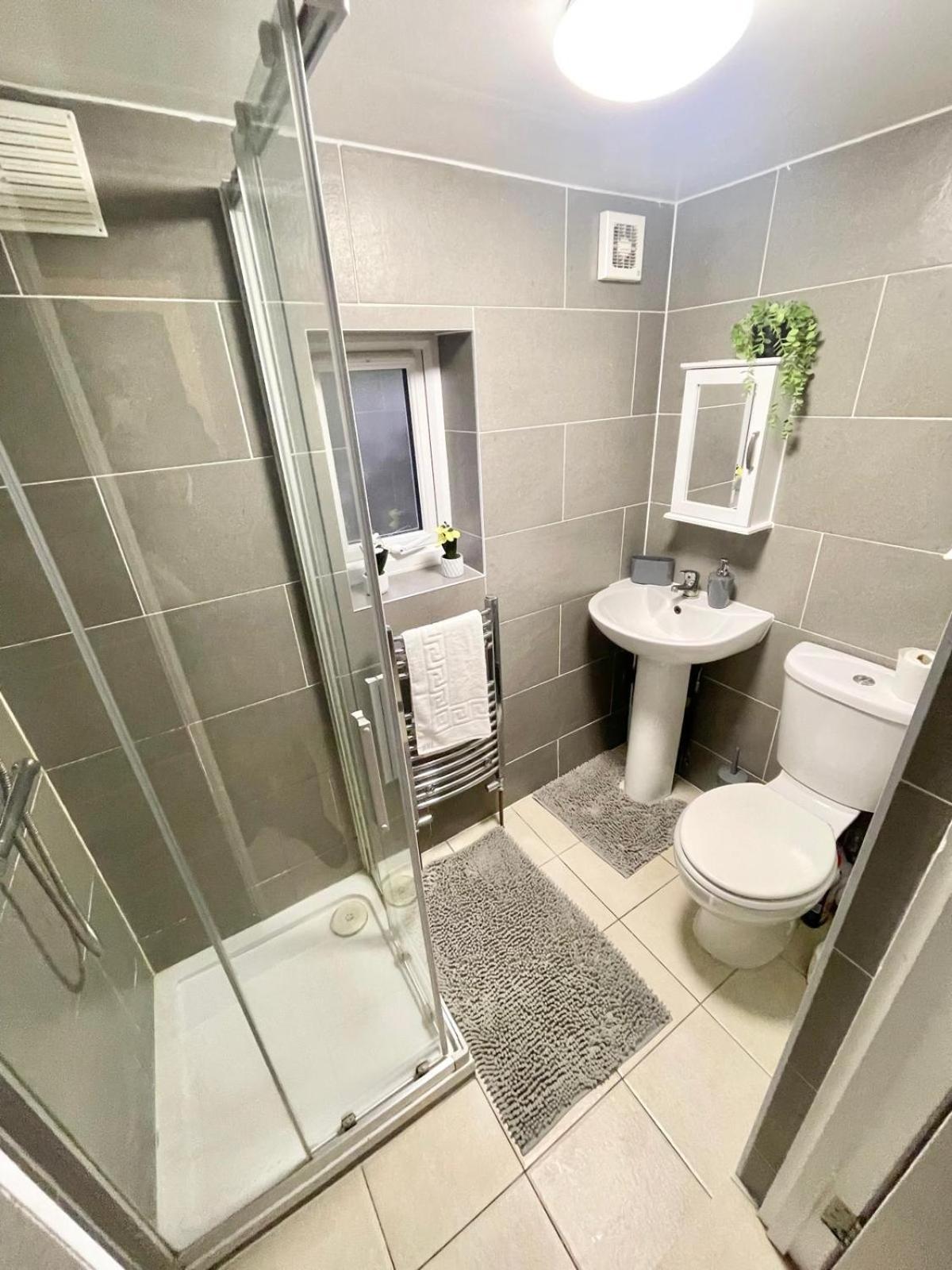 Apartamento Flat With Private Patio In Stratford *