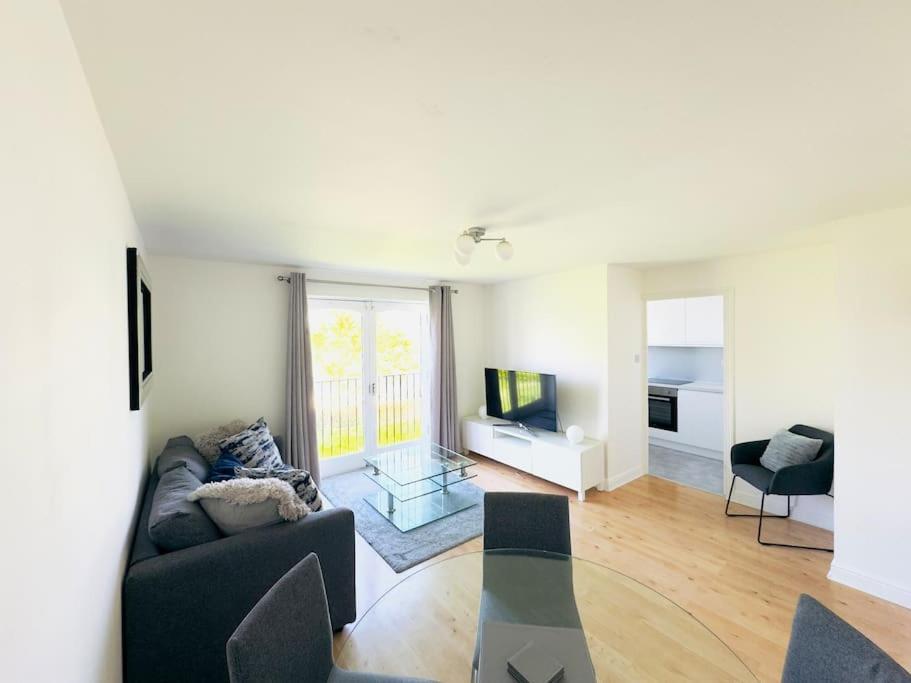 Thames View In Apartment