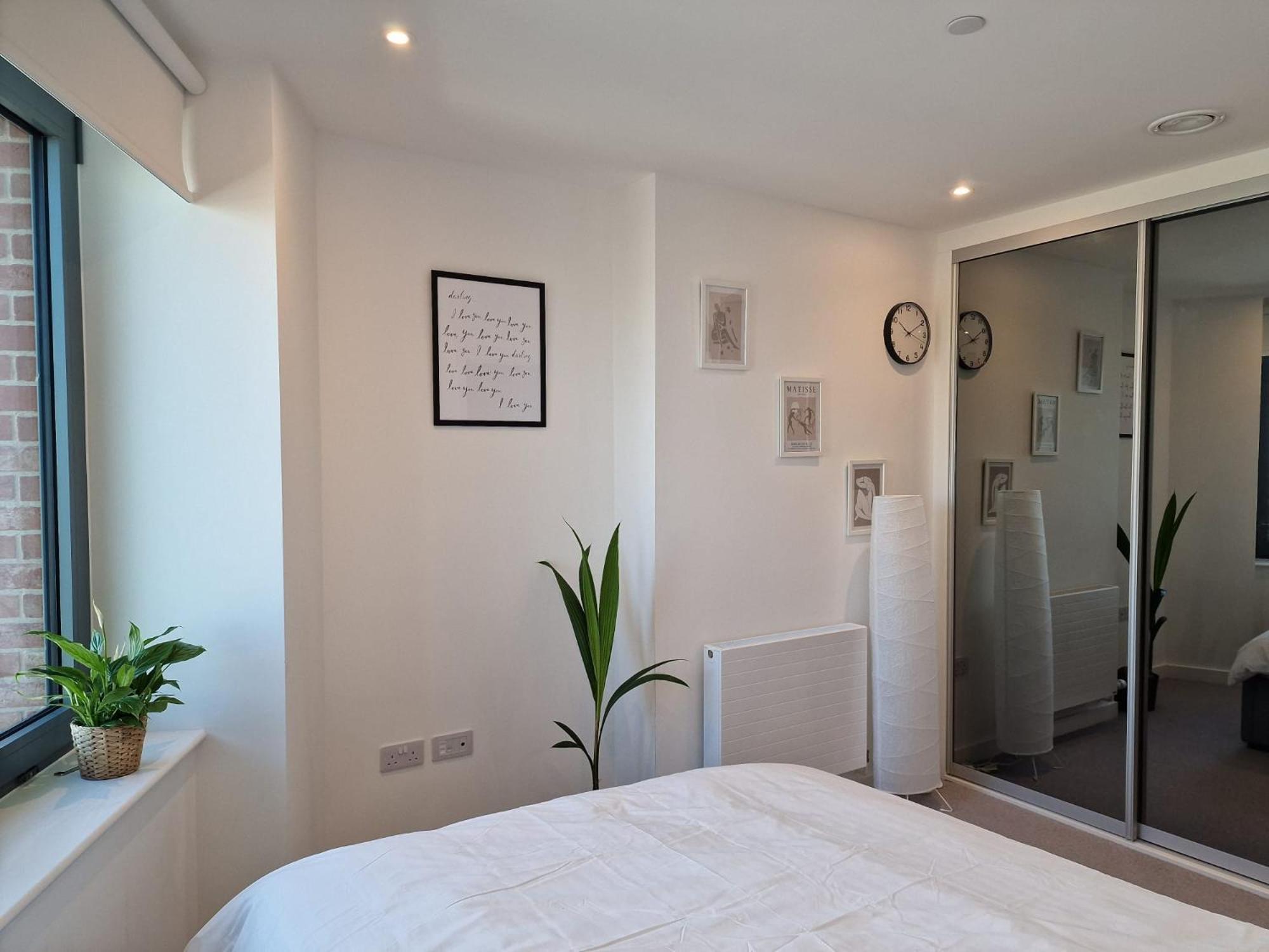 Lovely View Near Floor, 1gb Wifi, Near Canary Wharf, City, Stratford, Free Coffee, Snacks, Milk