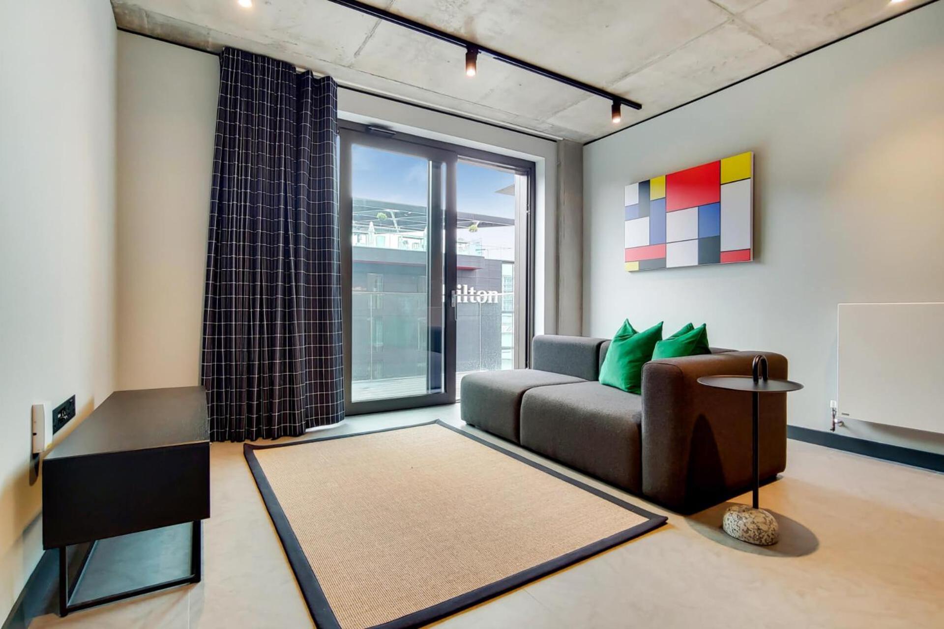 Chic And Comfortable In Apartment London