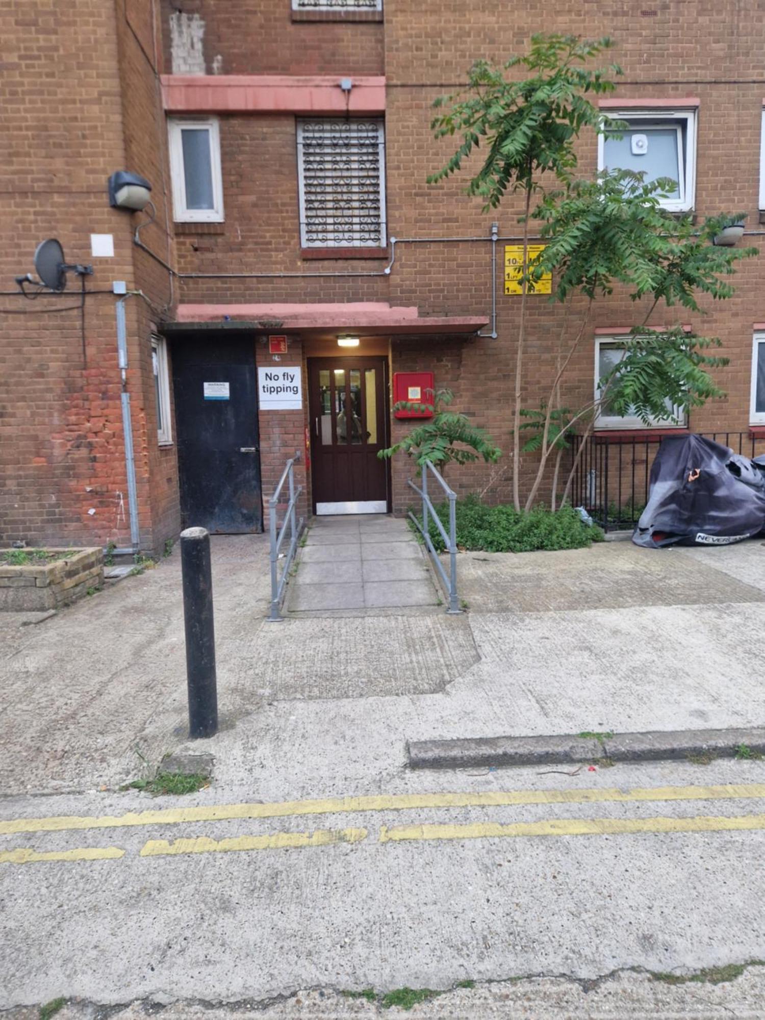 A Lovely Two Bedrooms Flat *