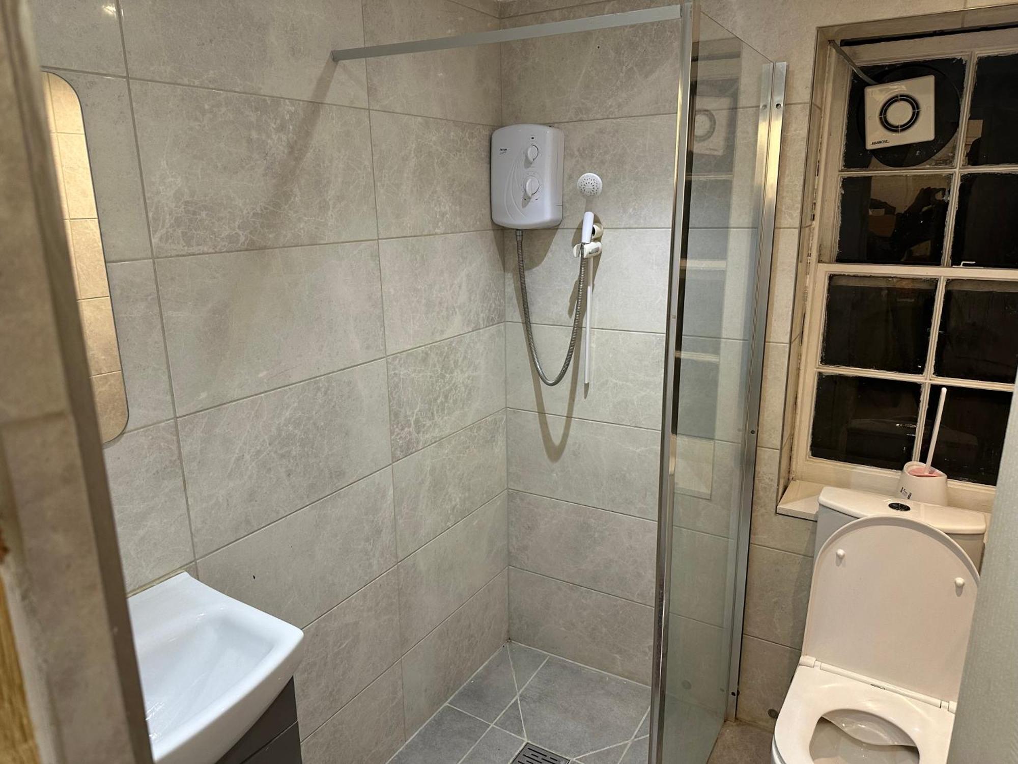 1 Bedroom 220 Apartment London
