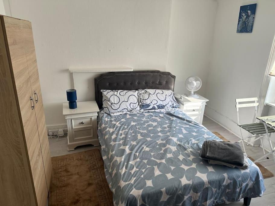 1 Bedroom 220 * London