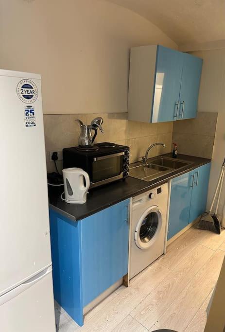 1 Bedroom 220 Apartment London