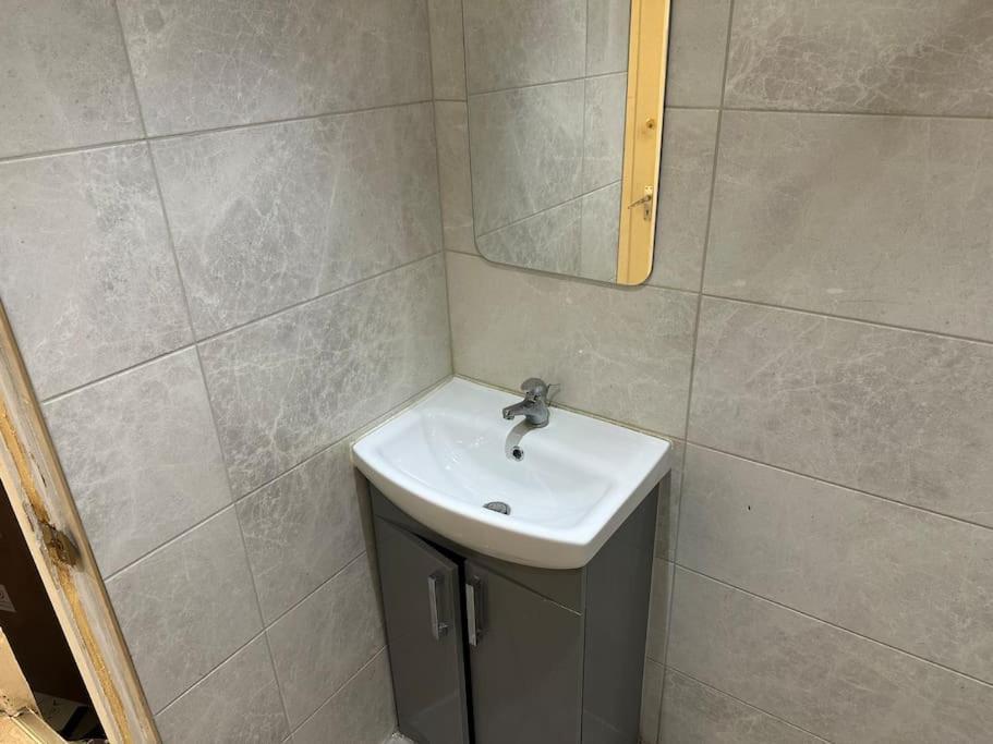 1 Bedroom 220 * London