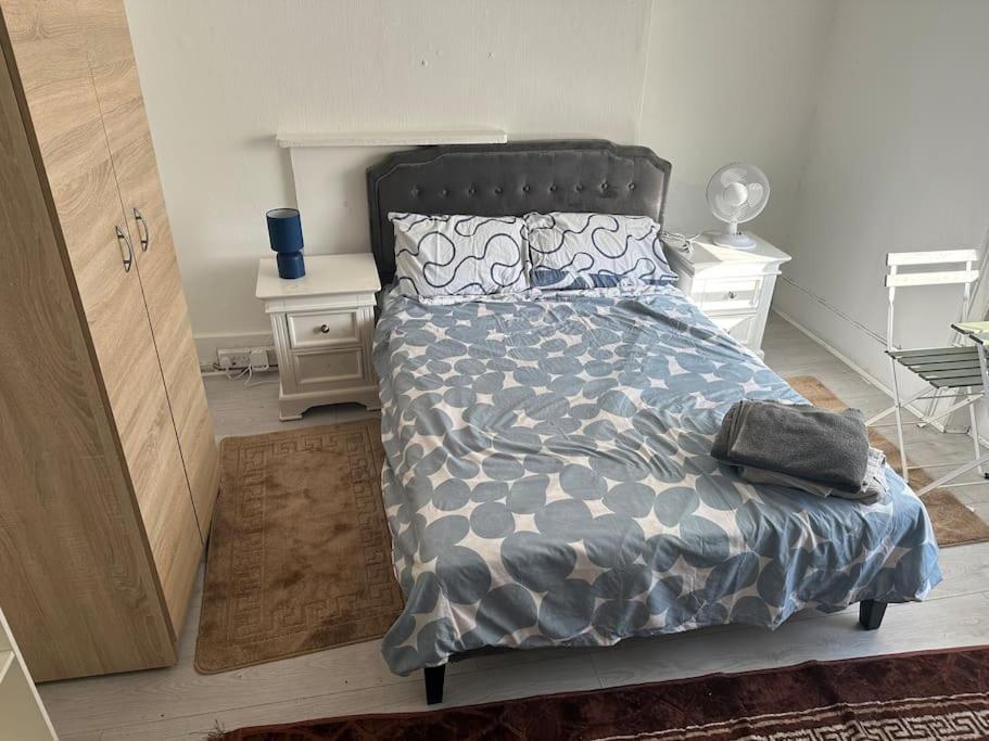 Apartment 1 Bedroom 220 *