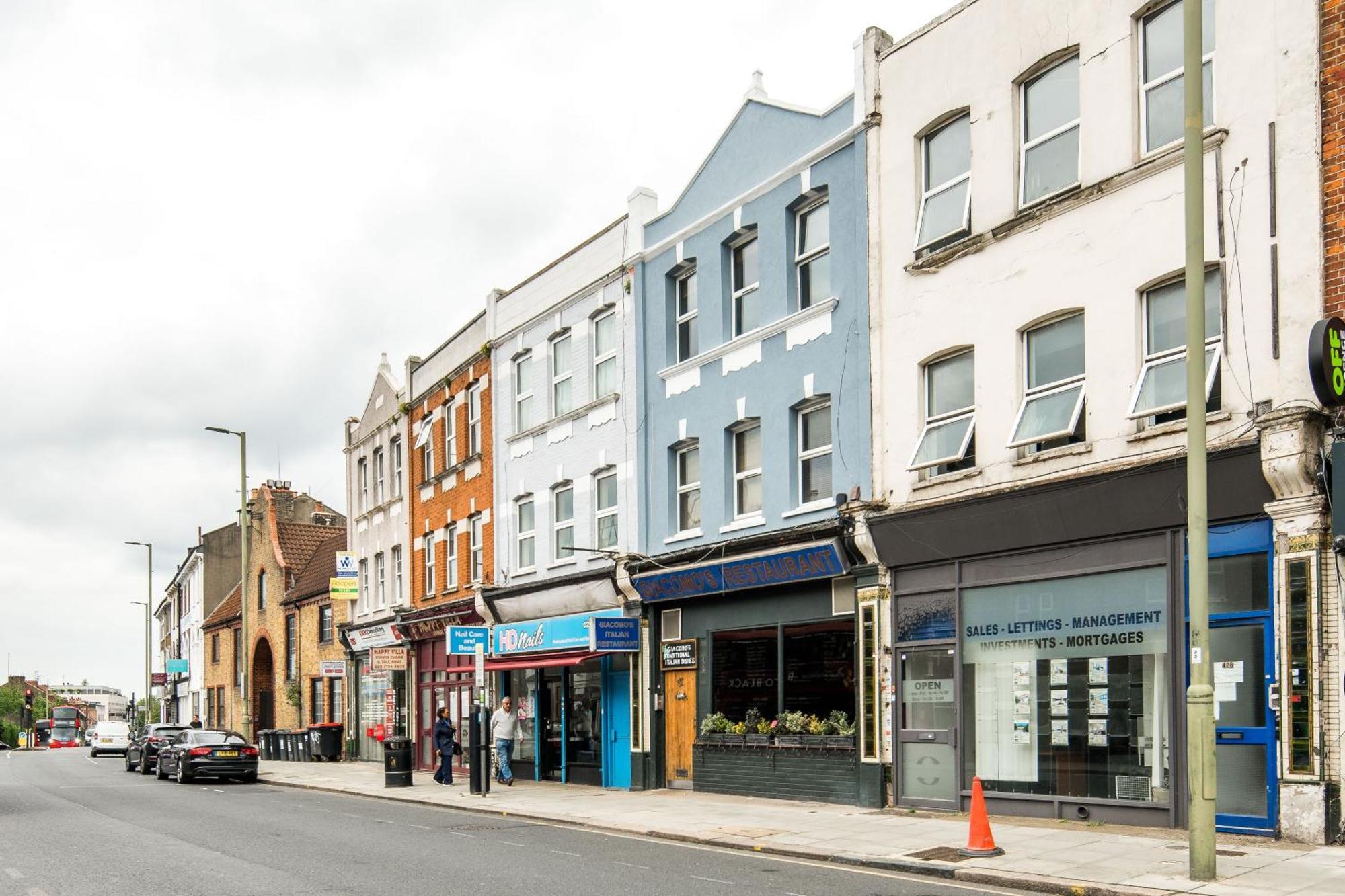 Serviced In Finchley Road Apartment London