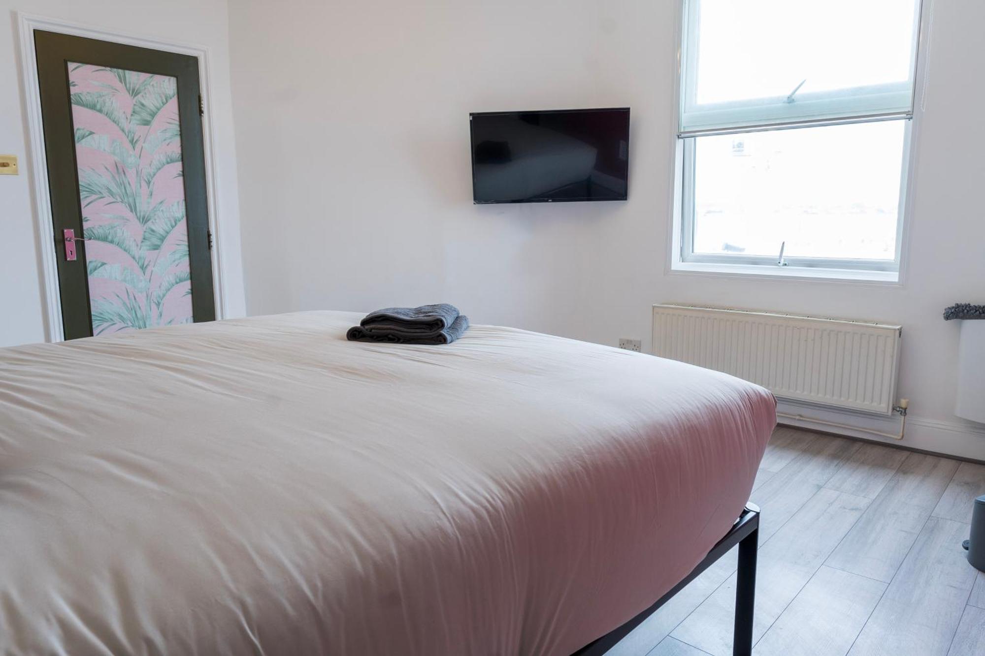 Apartment 5c- Stylish Urban Retreat - Spacious 2 Bed Flat London
