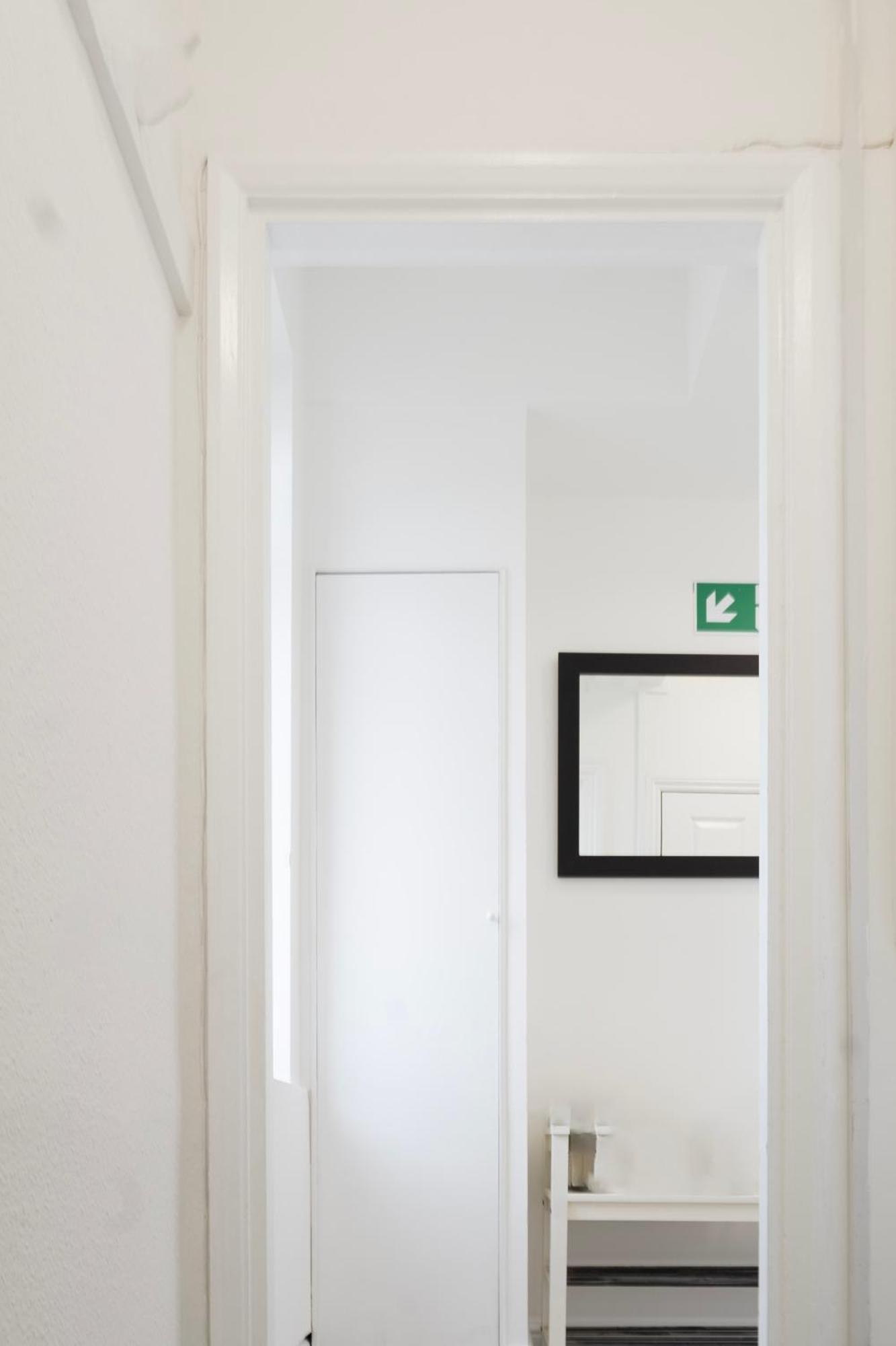 5c- Stylish Urban Retreat - Spacious 2 Bed Flat * London