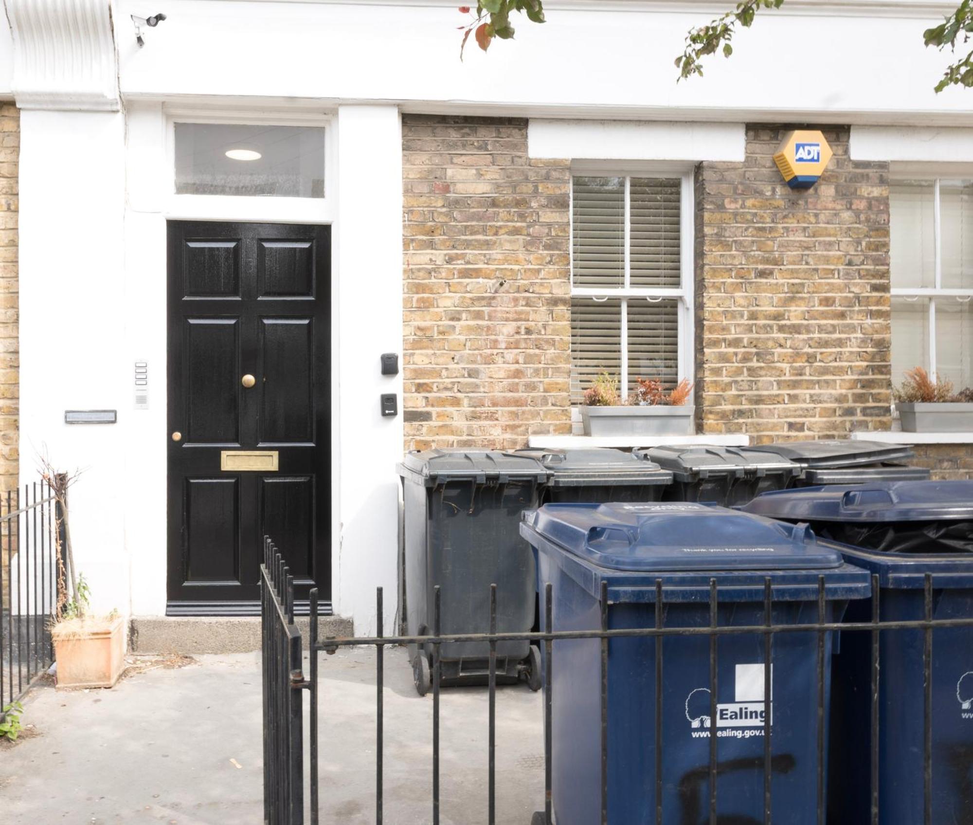 Apartment 5c- Stylish Urban Retreat - Spacious 2 Bed Flat London