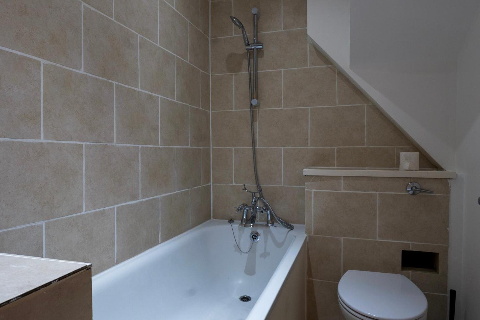 Apartment 5c- Stylish Urban Retreat - Spacious 2 Bed Flat