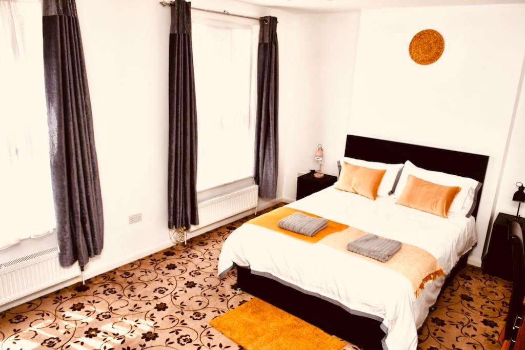 Stylish Luxury Flat In *