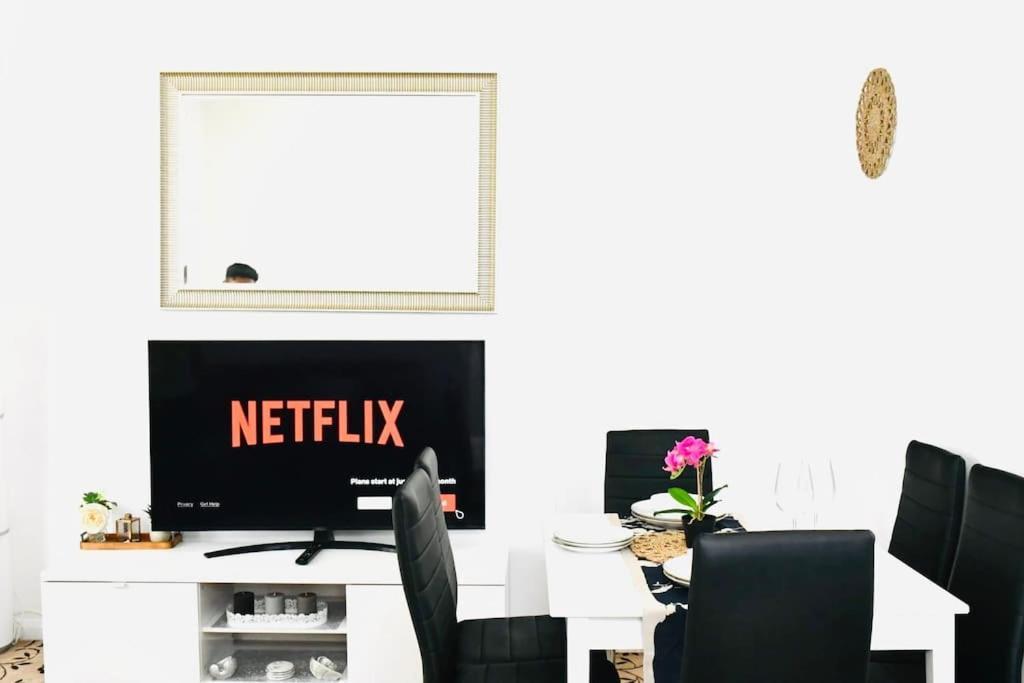 Stylish Luxury Flat In Apartment *