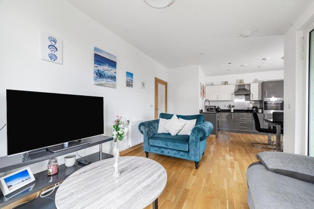 Modern 1-bed With Panoramic View In * Londen