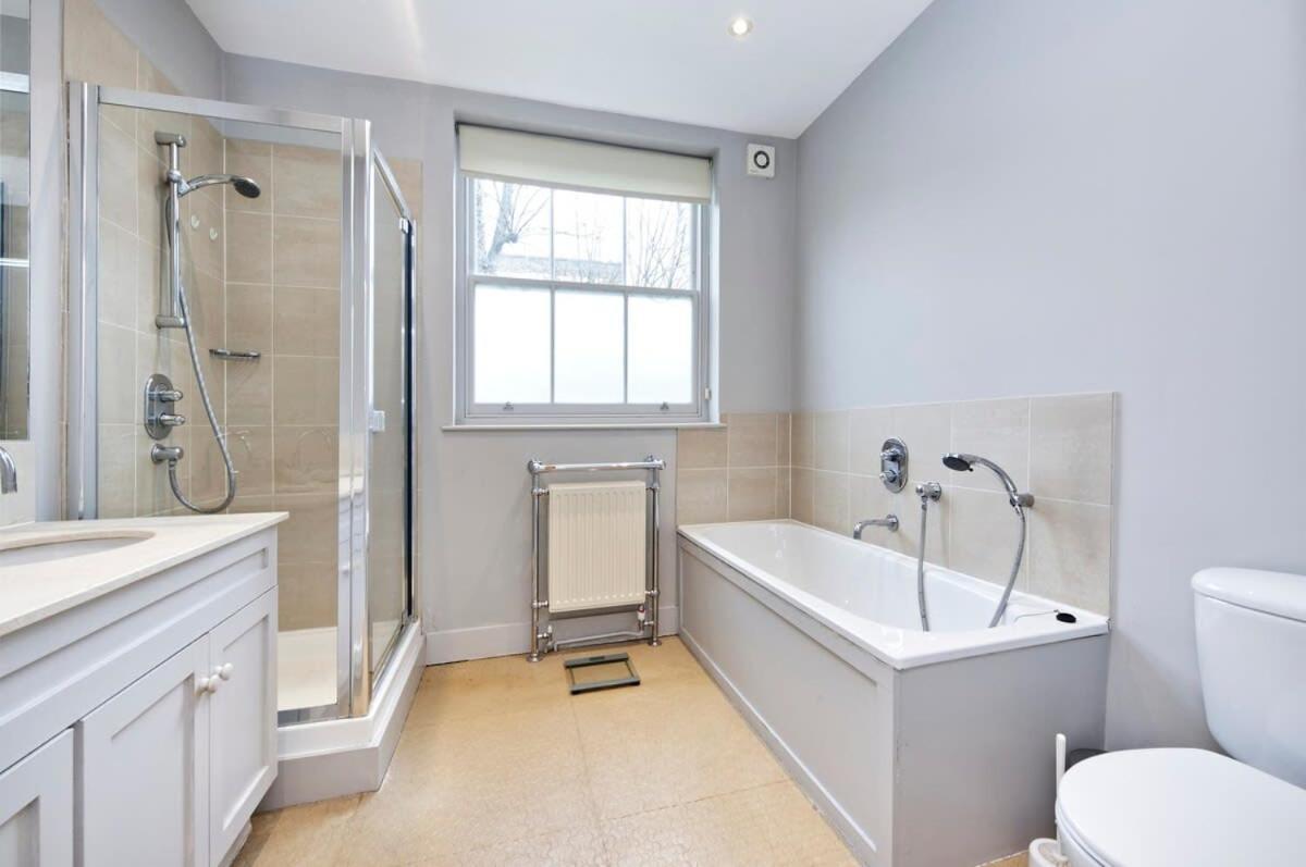 Long Discount Large Bright First-floor Flat * Londres