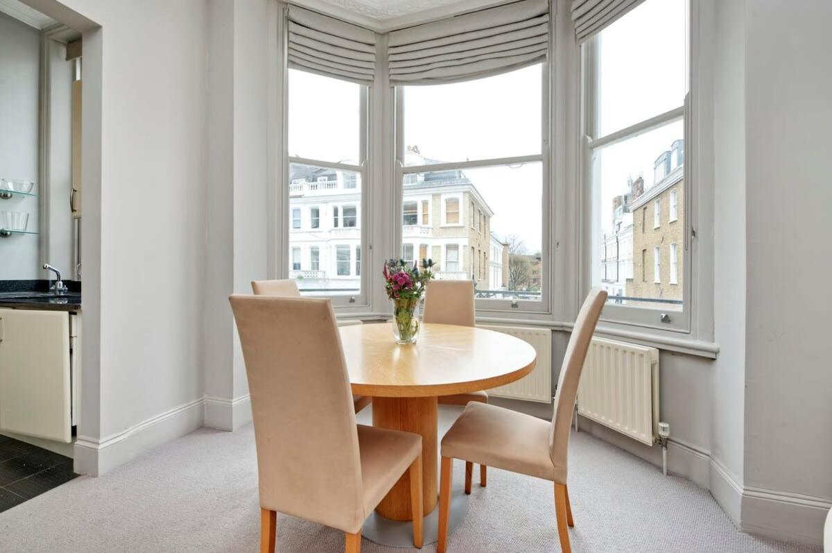 Long Discount Large Bright First-floor Flat Londres