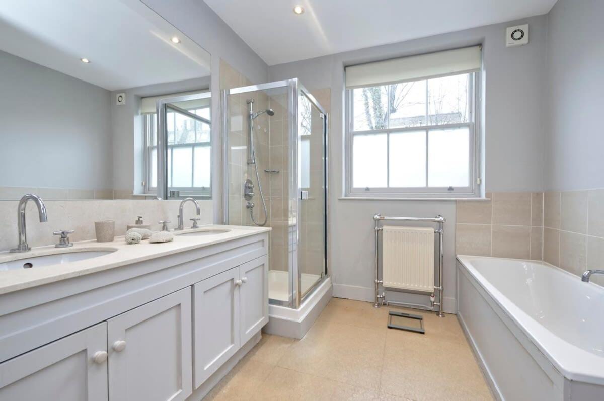 Long Discount Large Bright First-floor Flat Londres