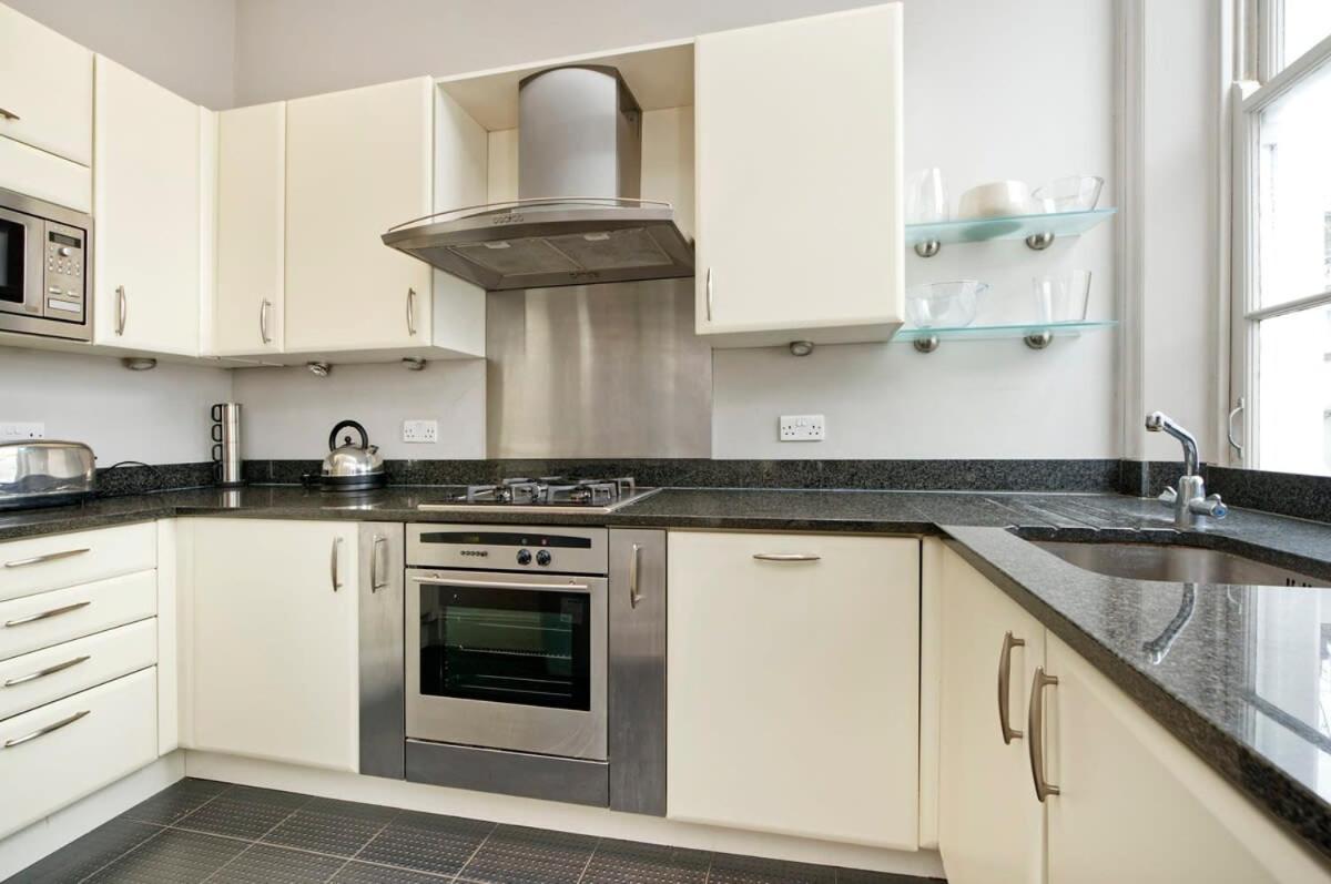 Long Discount Large Bright First-floor Flat Londres