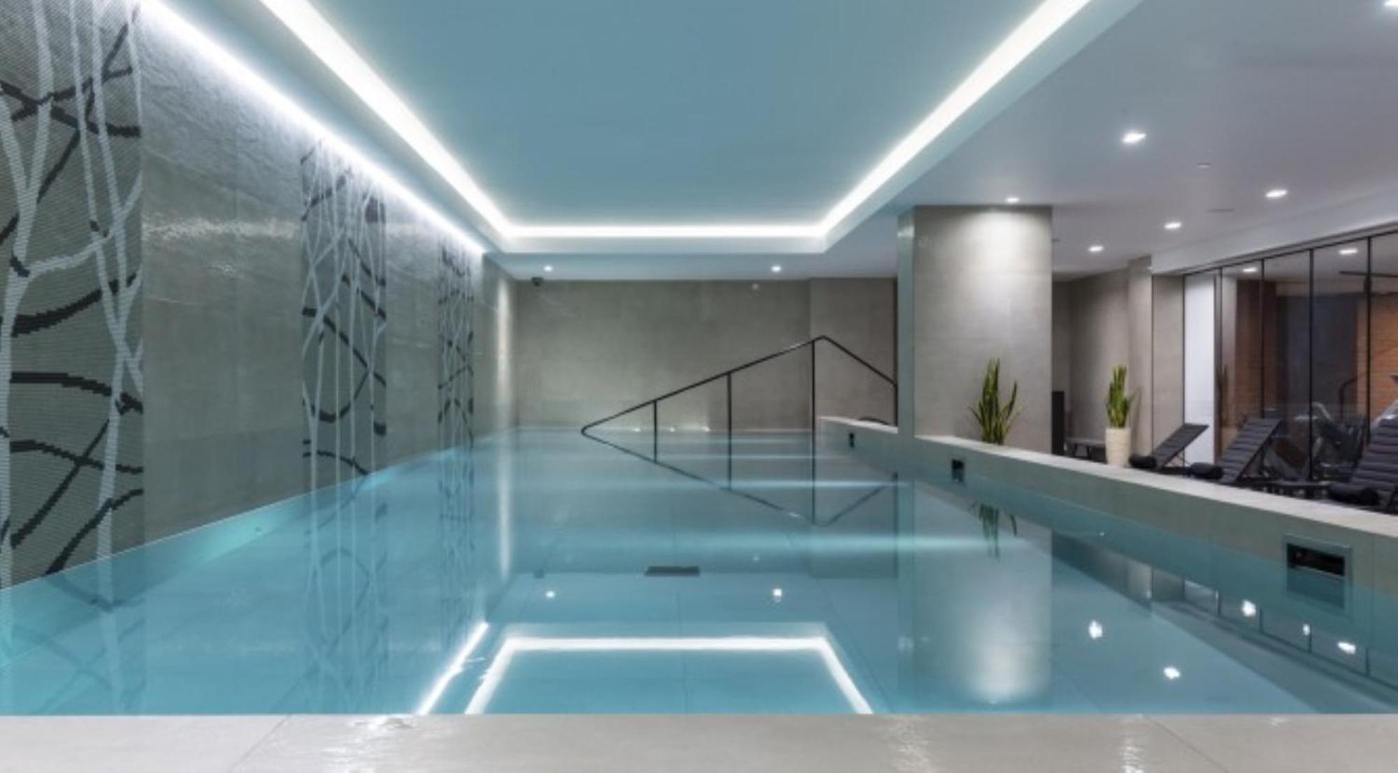 Heart Of Panoramic View 2 Bedroom Designer Luxury - Pool And Gym Access