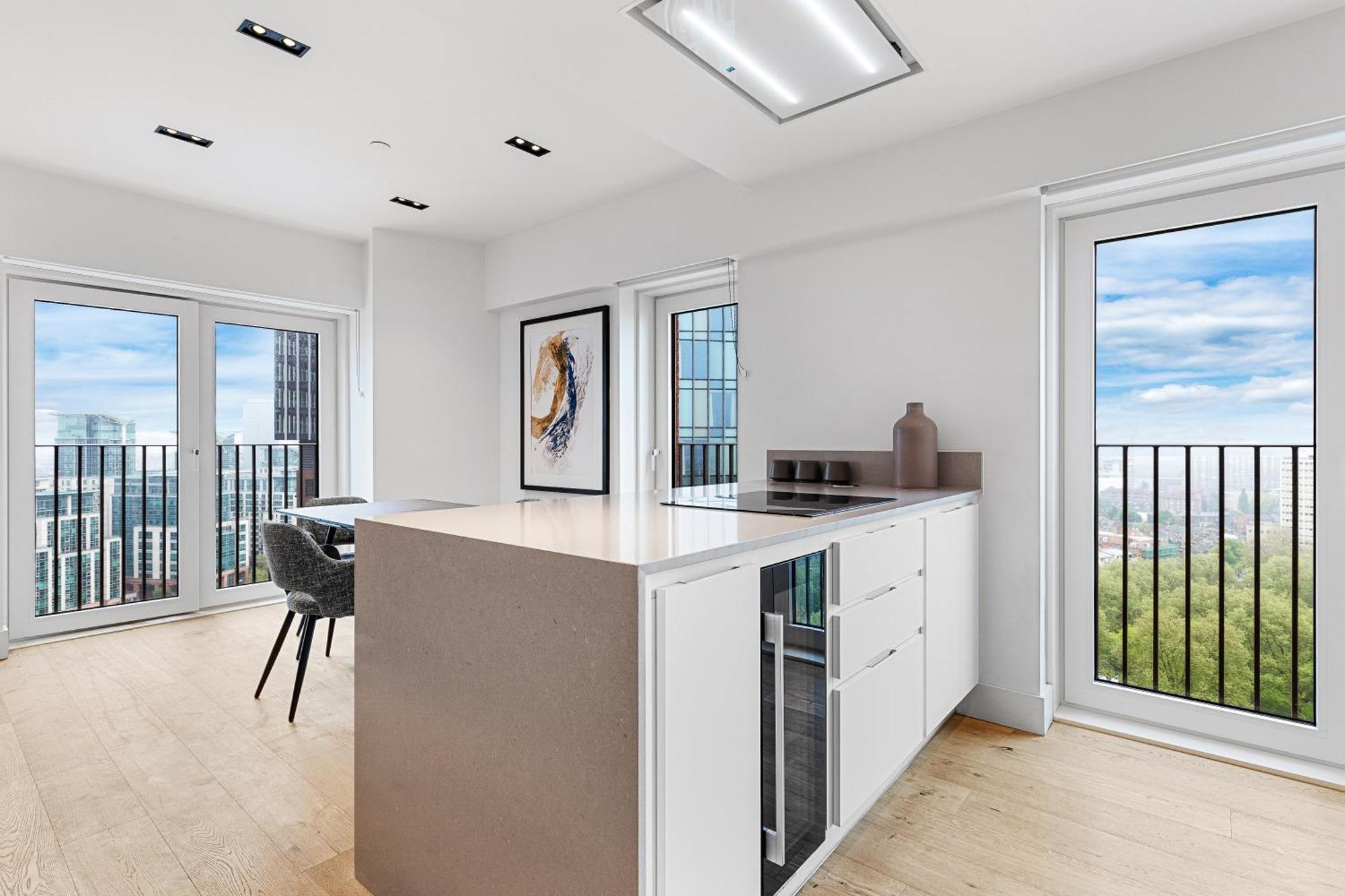 Heart Of Panoramic View 2 Bedroom Designer Luxury - Pool And Gym Access London