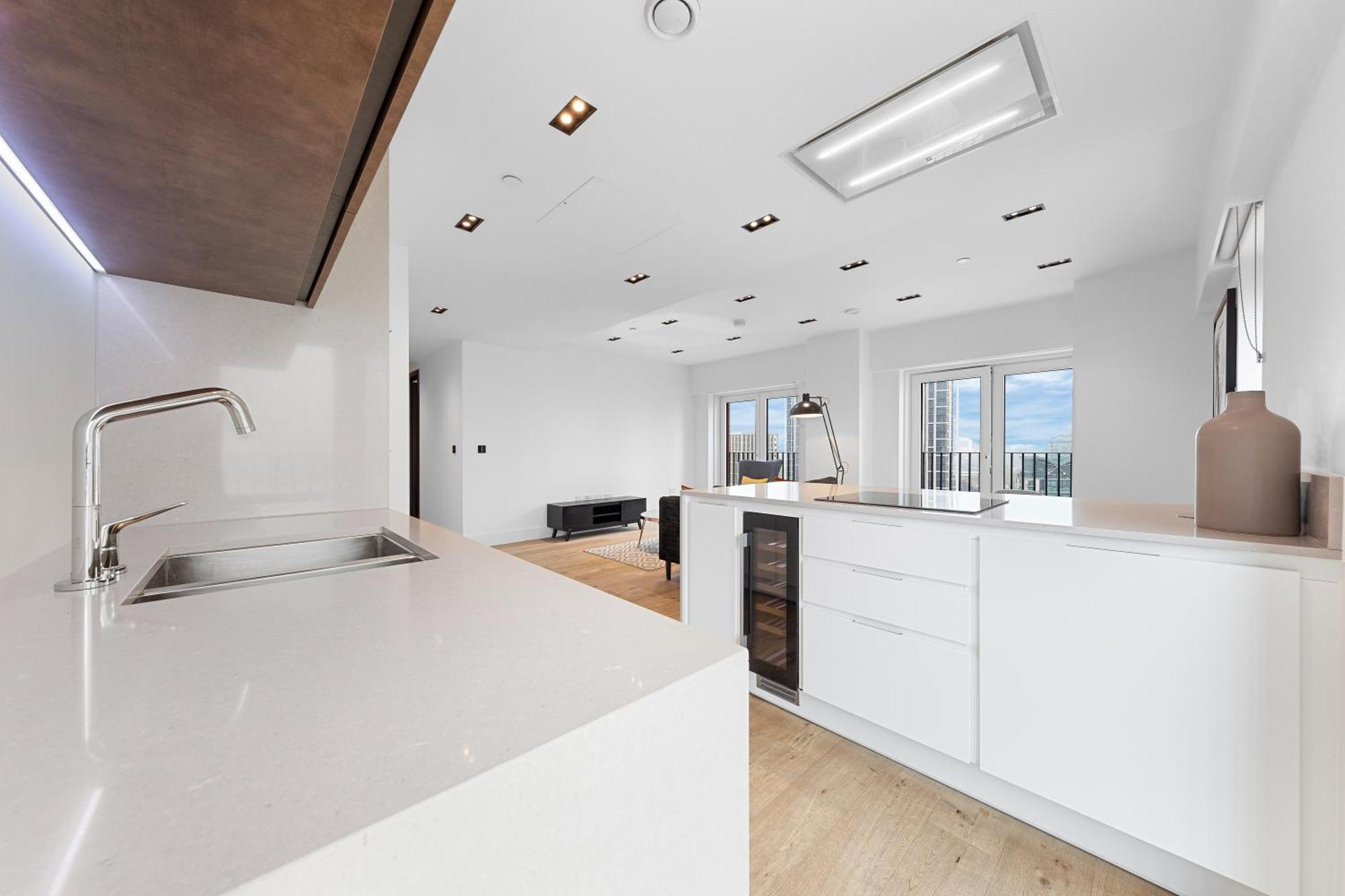 Heart Of Panoramic View 2 Bedroom Designer Luxury - Pool And Gym Access Apartment London