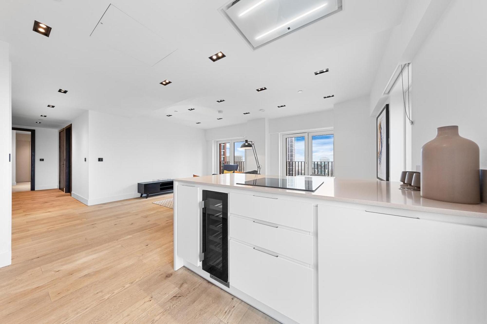 Heart Of Panoramic View 2 Bedroom Designer Luxury - Pool And Gym Access *