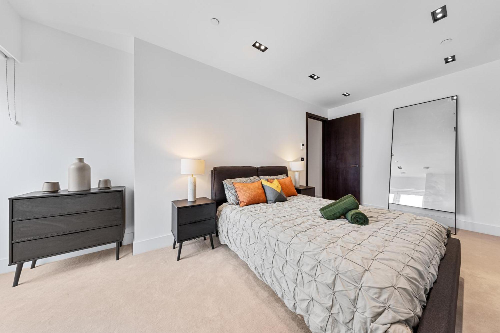 Heart Of Panoramic View 2 Bedroom Designer Luxury - Pool And Gym Access London