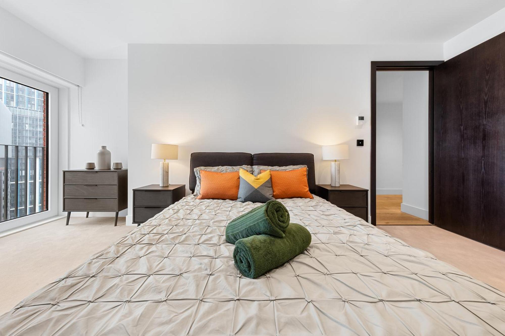 Heart Of Panoramic View 2 Bedroom Designer Luxury - Pool And Gym Access Apartment London