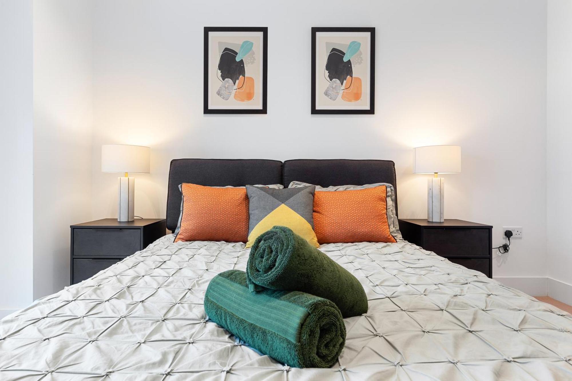 Heart Of Panoramic View 2 Bedroom Designer Luxury - Pool And Gym Access London
