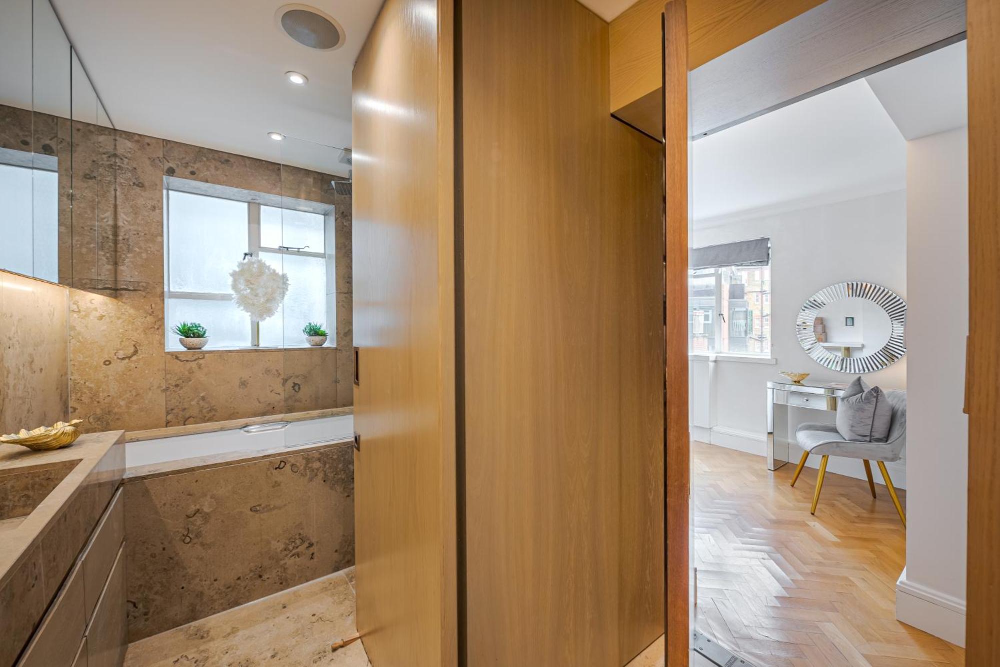 Charming 2 Bed Flat In Knightsbridge London Balcony View Of Harrods Londres
