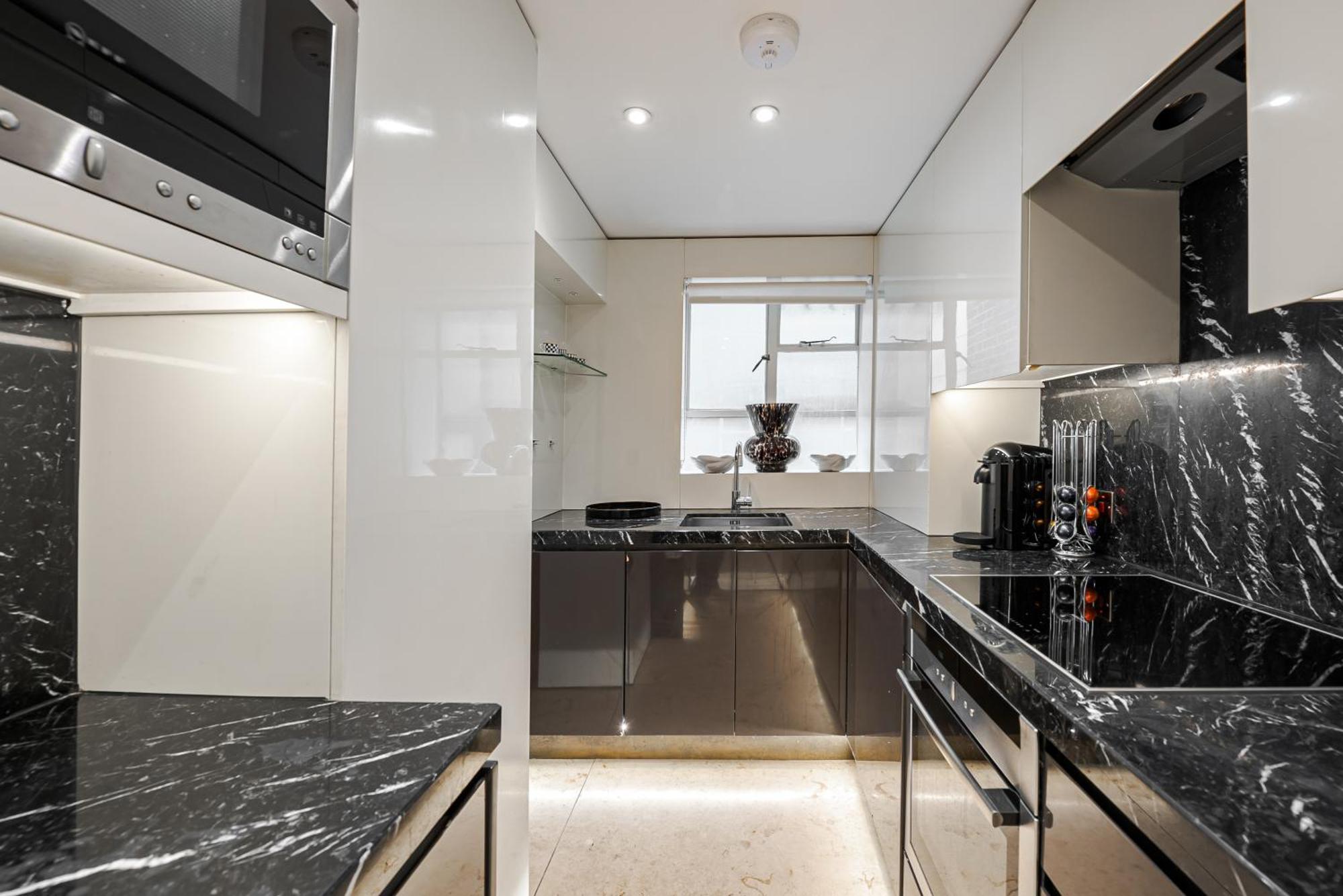 Charming 2 Bed Flat In Knightsbridge London Balcony View Of Harrods Apartamento *