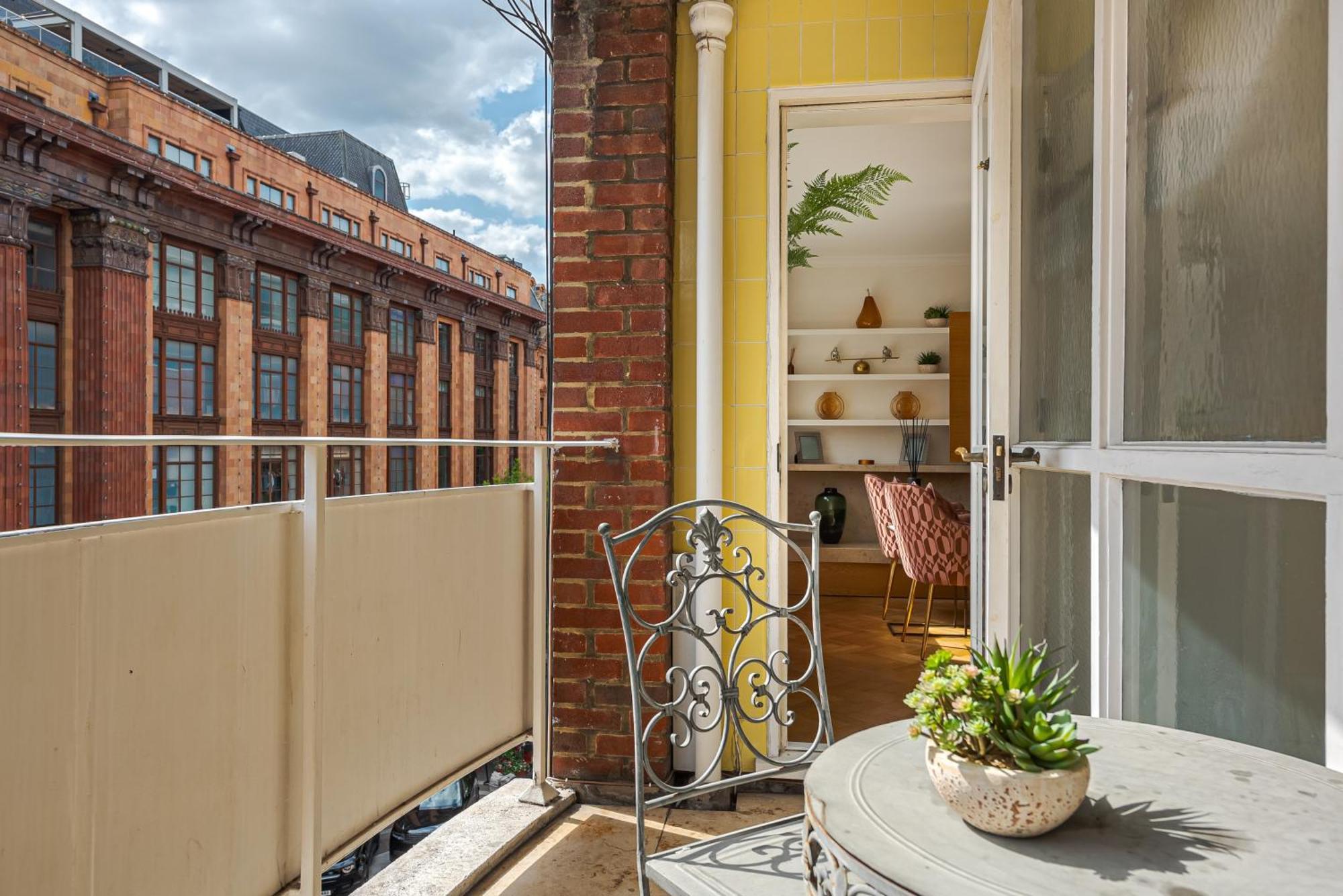 Charming 2 Bed Flat In Knightsbridge London Balcony View Of Harrods Apartamento