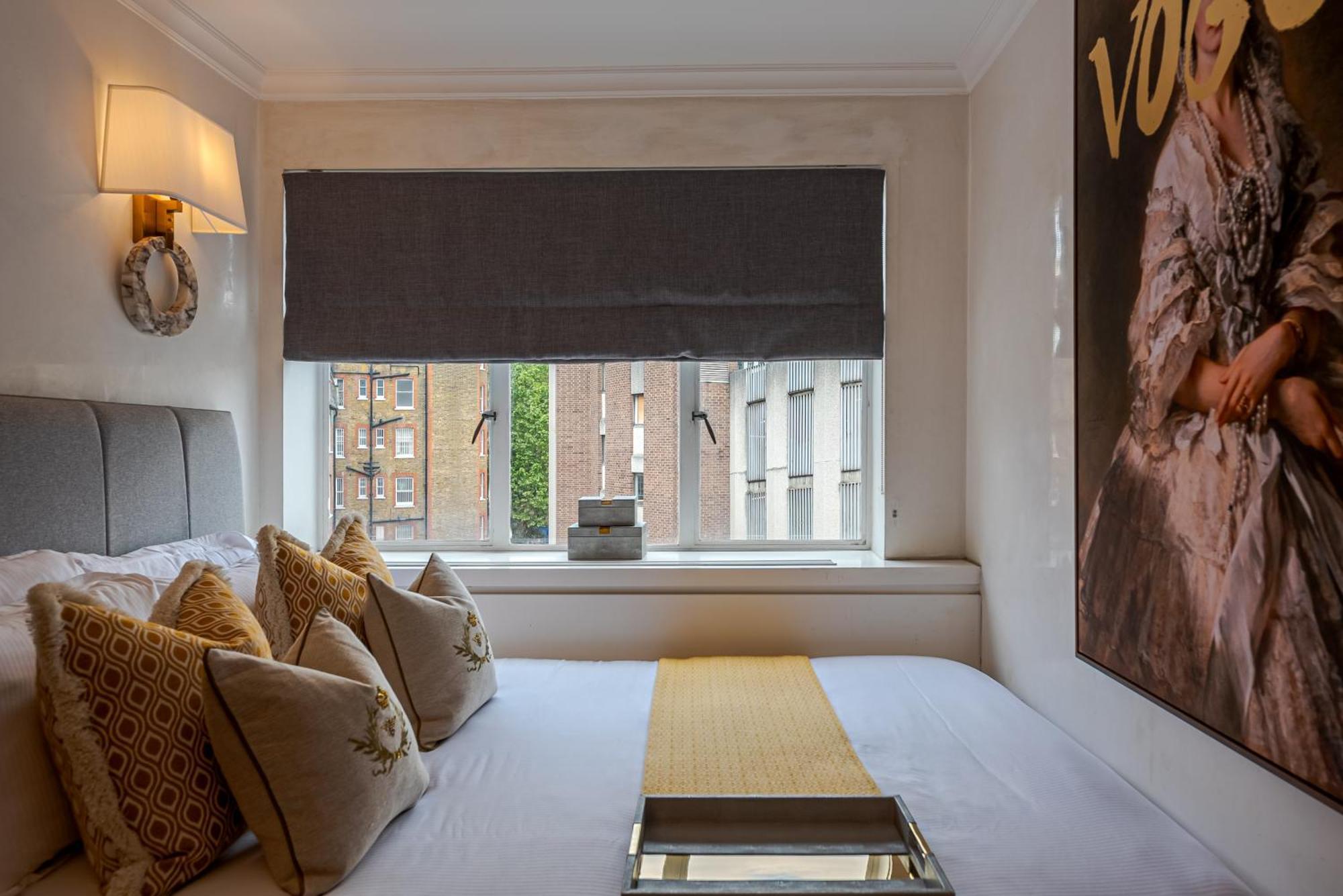 Charming 2 Bed Flat In Knightsbridge London Balcony View Of Harrods Londres