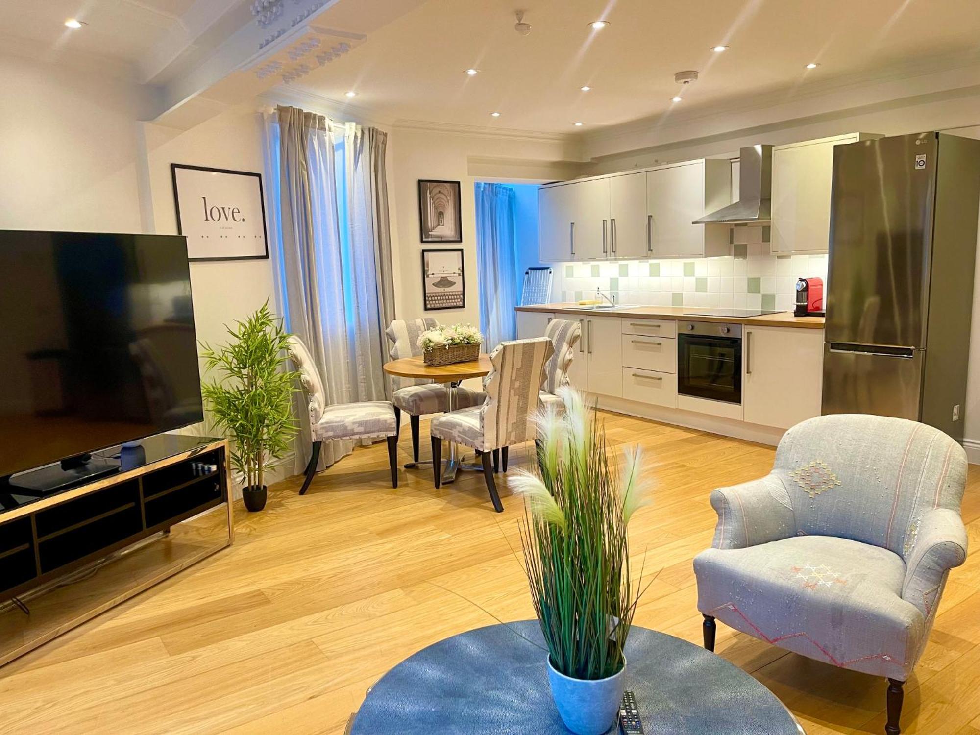Modern 2 Beds Flat In Chelsea Appartement Londen