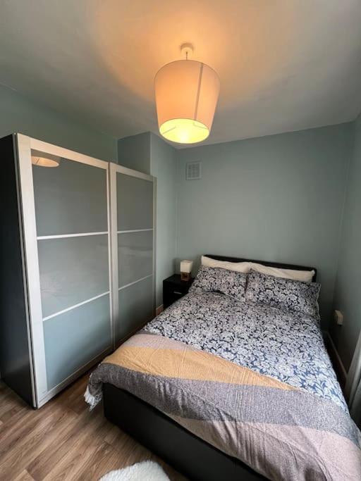 Apartment Entire 2 Bed Flat In *