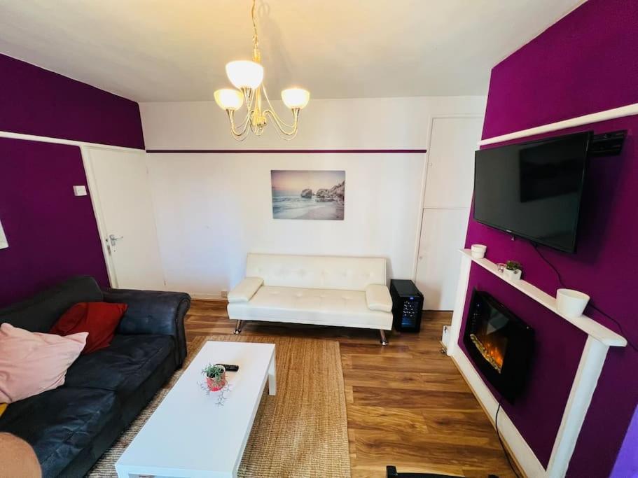 Entire 2 Bed Flat In London