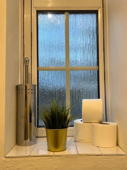 Entire 2 Bed Flat In Apartment